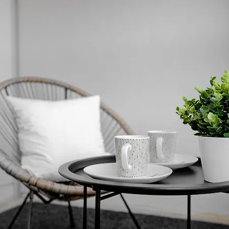 Modern And Stylish 1br With Balcony And View