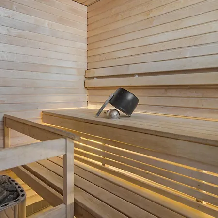 Modern And Stylish 1br With Balcony And View Apartment *