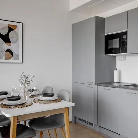 Modern And Stylish 1br With Balcony And View *