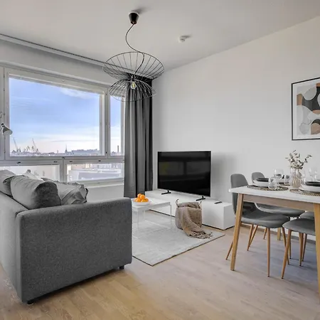 Modern And Stylish 1br With Balcony And View Apartment