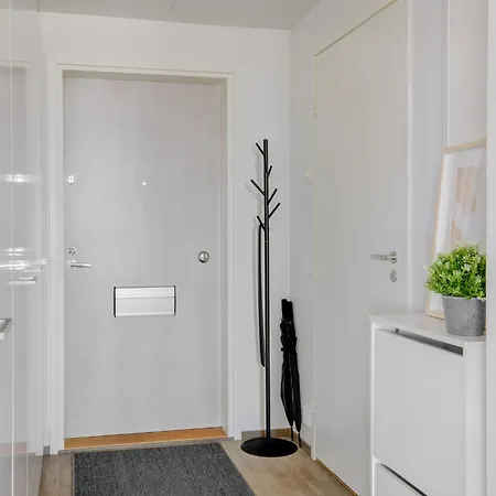Apartment Modern And Stylish 1br With Balcony And View *
