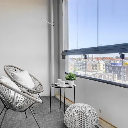 Modern And Stylish 1br With Balcony And View Apartment *