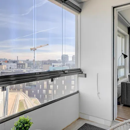Apartment Modern And Stylish 1br With Balcony And View